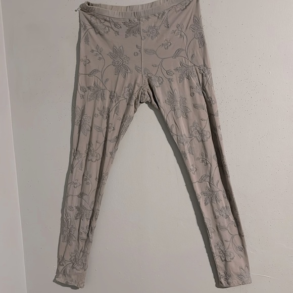Johnny Was thighsEmbroidery ALL AROUND leggings Size: Small